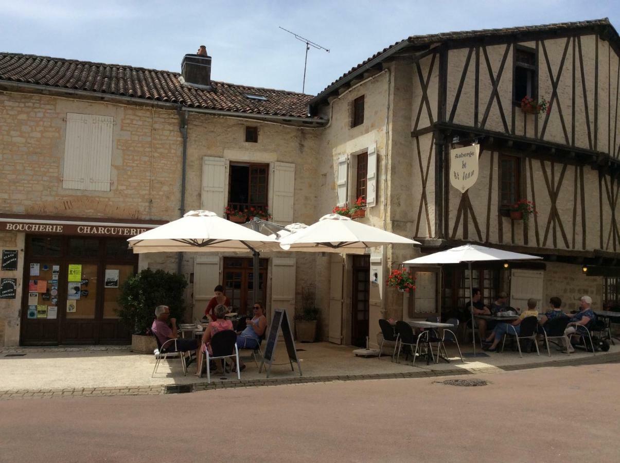La Vieille Maison Rose Nanteuil-en-Vallée Exterior photo