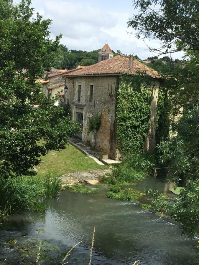 La Vieille Maison Rose Nanteuil-en-Vallée Exterior photo