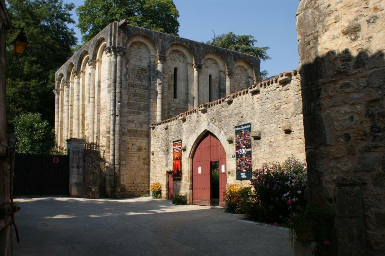 La Vieille Maison Rose Nanteuil-en-Vallée Exterior photo