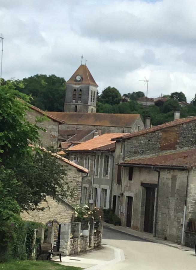 La Vieille Maison Rose Nanteuil-en-Vallée Exterior photo